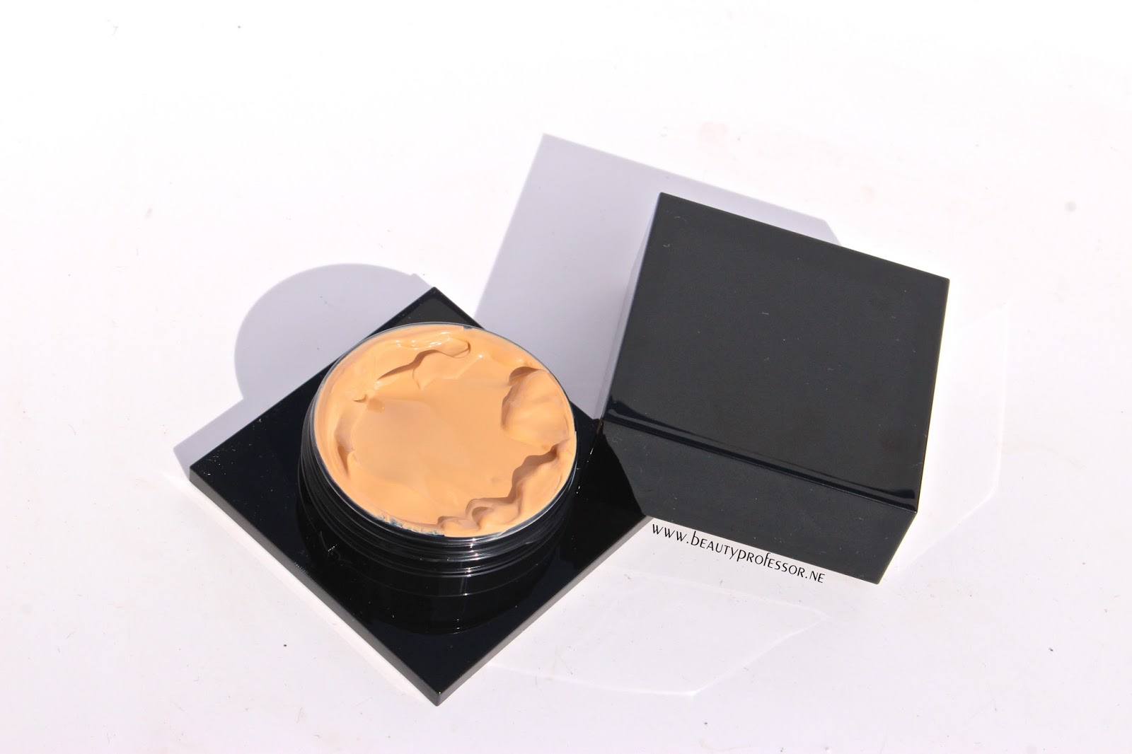 serge lutens spectral foundation review